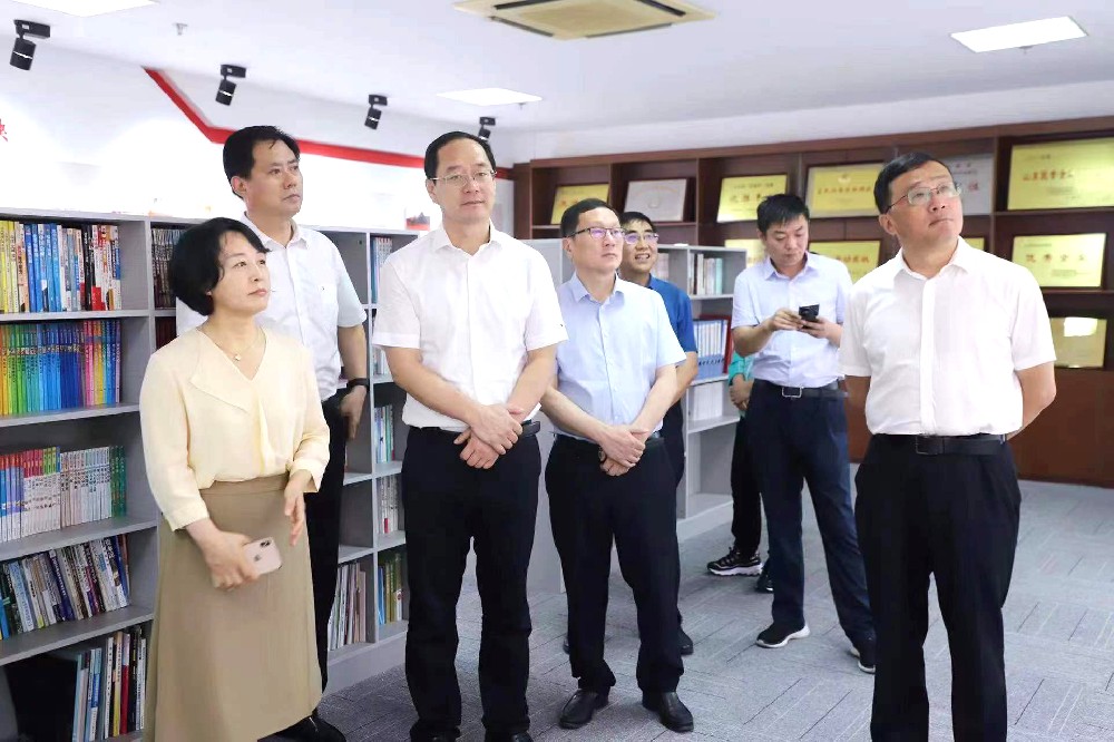 山东省总工会副主席唐艳霞一行考察中瑞集团